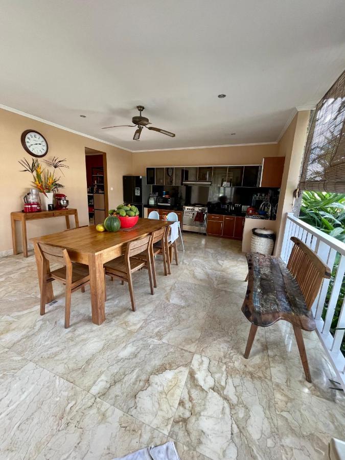 Private Suite In A Kids Friendly Big Shared Villa In Canggu 외부 사진