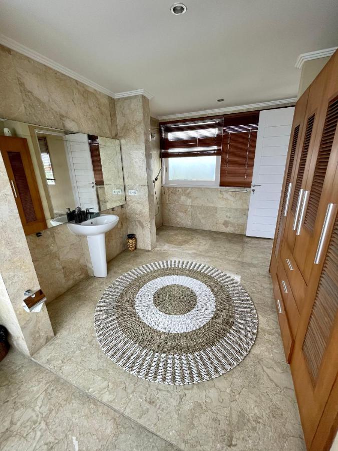 Private Suite In A Kids Friendly Big Shared Villa In Canggu 외부 사진
