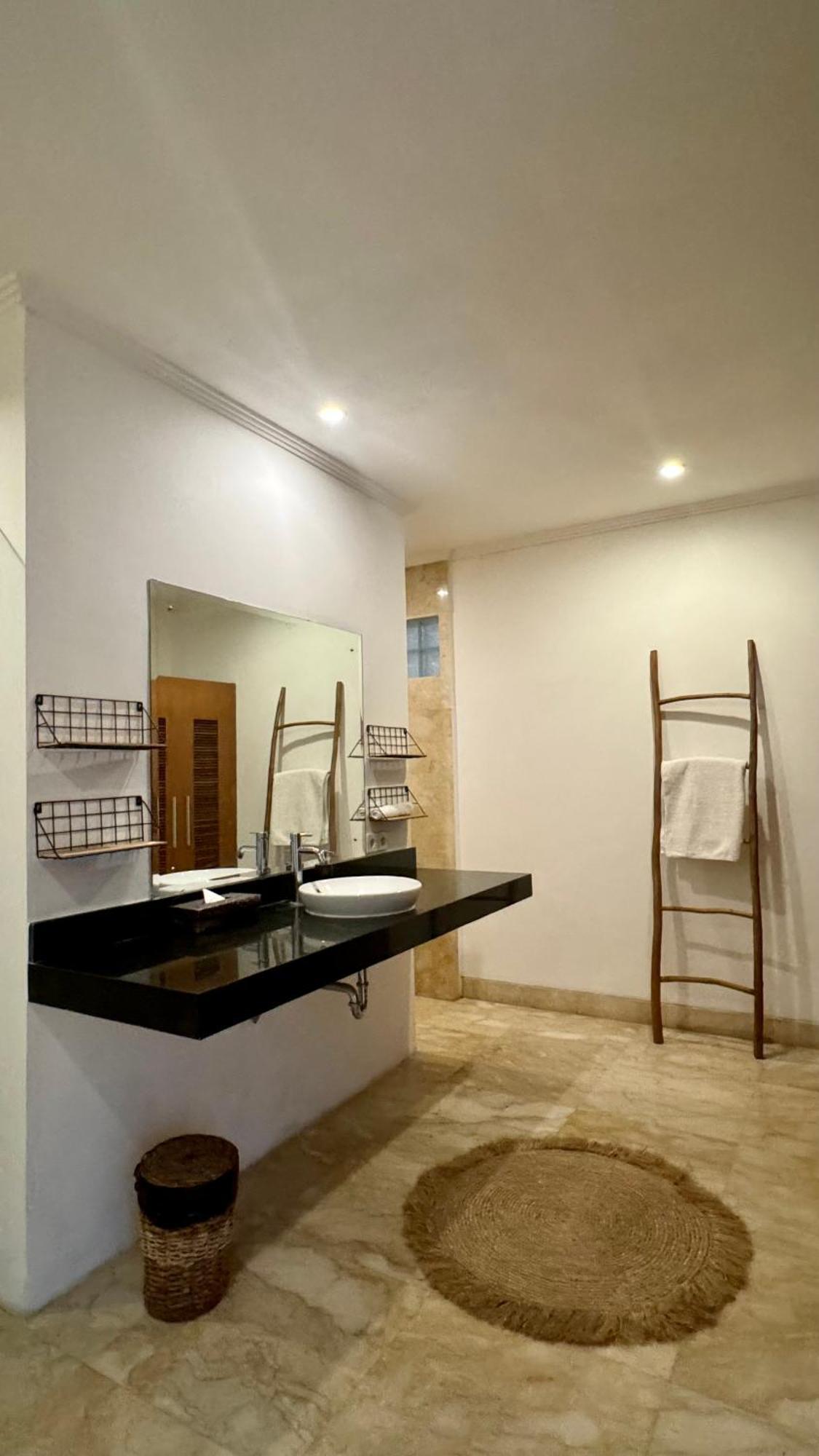 Private Suite In A Kids Friendly Big Shared Villa In Canggu 외부 사진