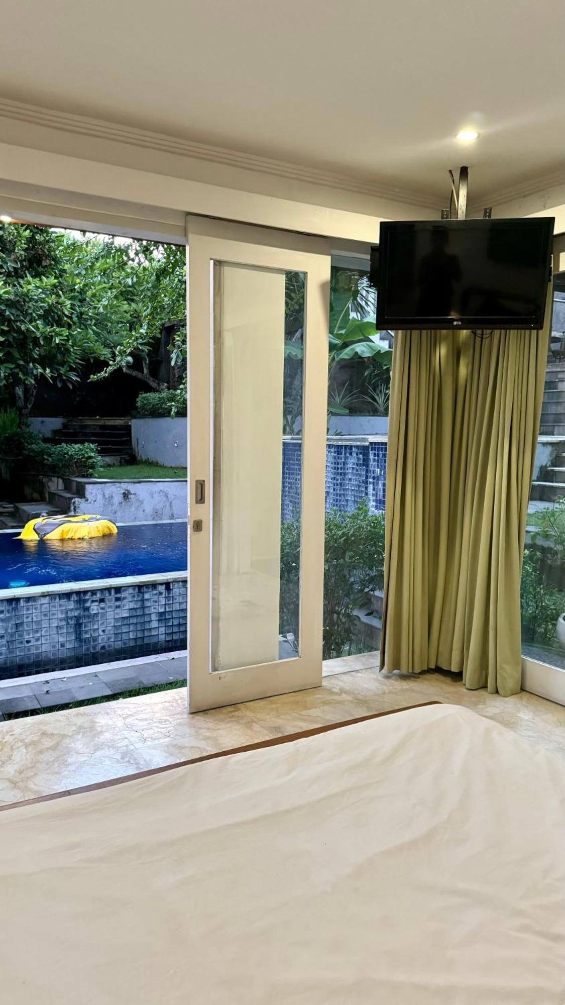 Private Suite In A Kids Friendly Big Shared Villa In Canggu 외부 사진