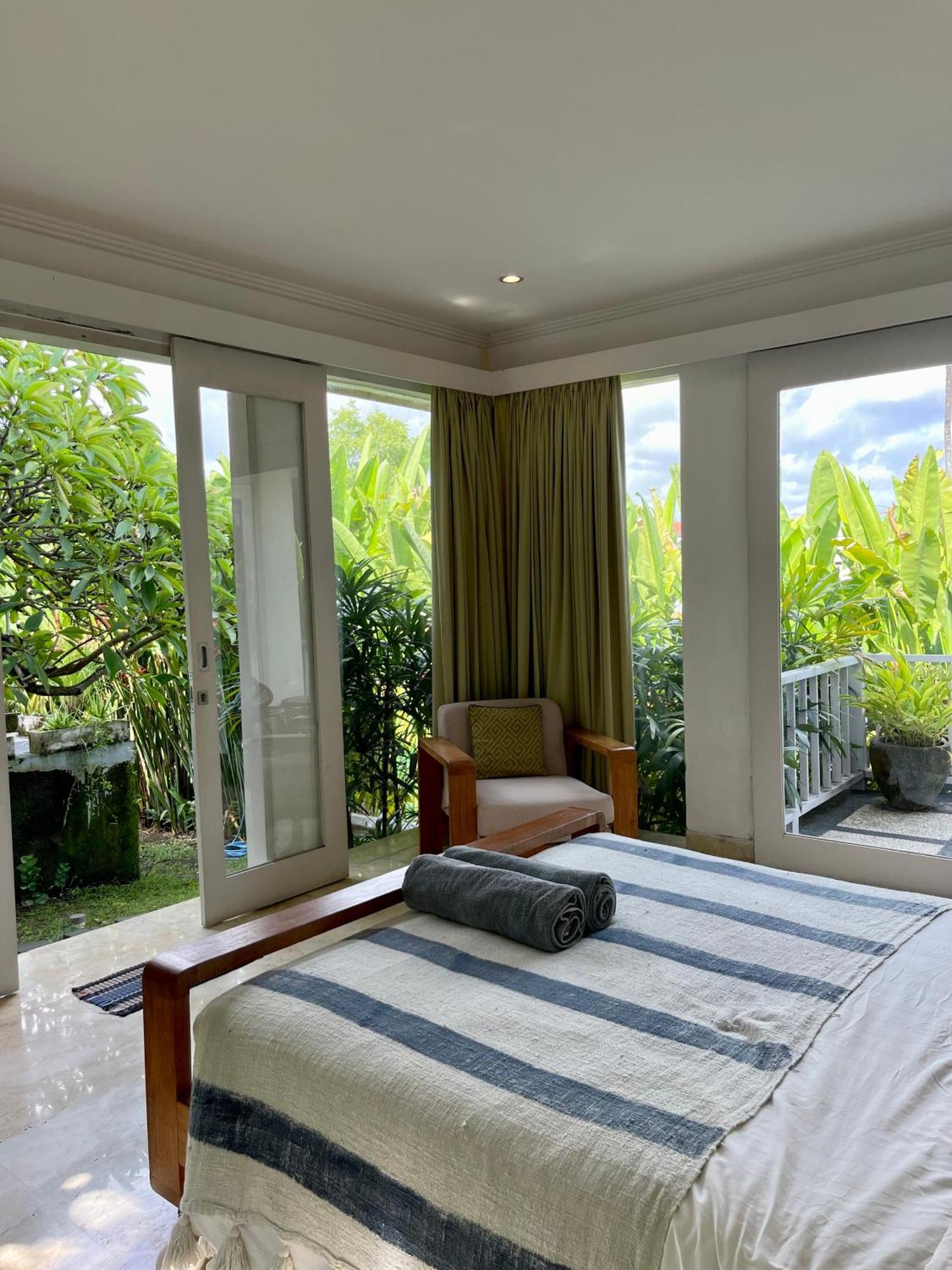 Private Suite In A Kids Friendly Big Shared Villa In Canggu 외부 사진